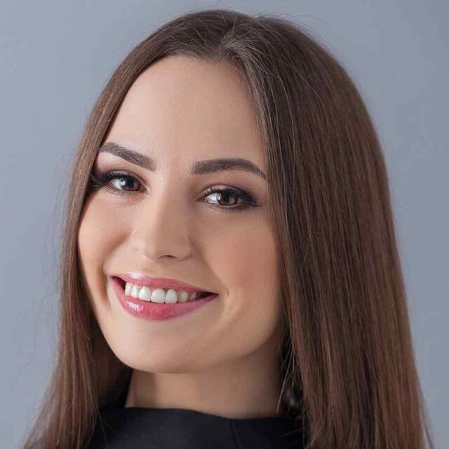 https://centre-epine.fr/wp-content/uploads/2018/07/Hairdresser-testimonial-640x640.jpg