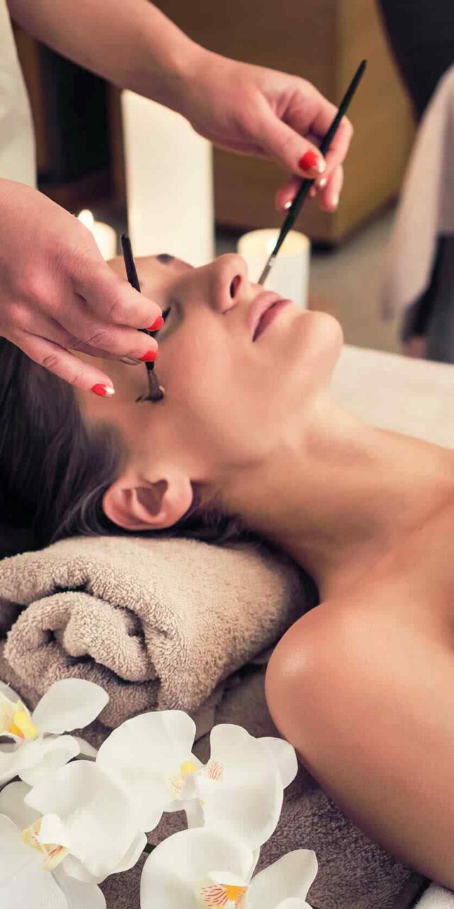 https://centre-epine.fr/wp-content/uploads/2018/10/spa-treatment-11-640x1280.jpg
